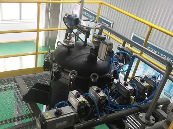 Candle filter used in edible oil production.