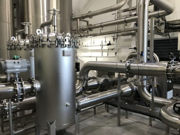 Filtro de múltiples cartuchos utilizado en el taller de producción de refrescos.