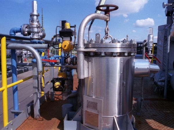 Cartucho de filtro de malla sinterizada utilizado en refinerías de petróleo para la recuperación de catalizador.
